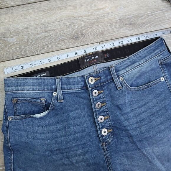 Torrid Sky High Skinny jeans 18r button fly stretchy comfortable - Picture 10 of 10